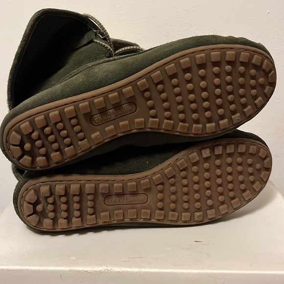 EUC Minnetonka size 8.5 Suede Fayetteville Folded Collar Boot with box - Picture 6 of 7